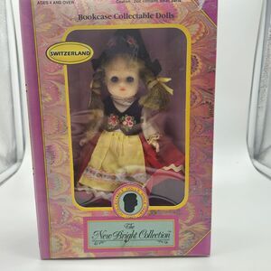 1992 BOOKCASE COLLECTABLE DOLLS THE NEW BRIGHT COLLECTION SWITZERLAND DOLL
